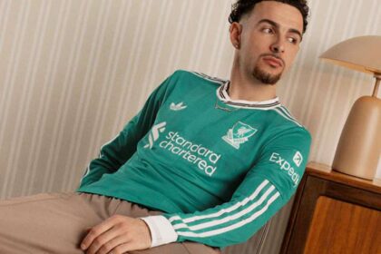 Jersey Ketiga Liverpool