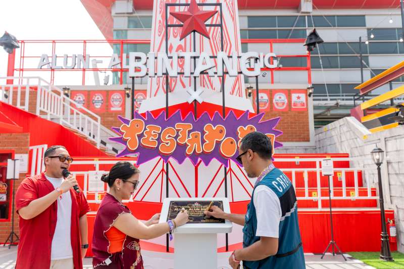 Peresmian Tugu di Alun-Alun BINTANG oleh Gaby Inkiriwang dan Kiki Ucup