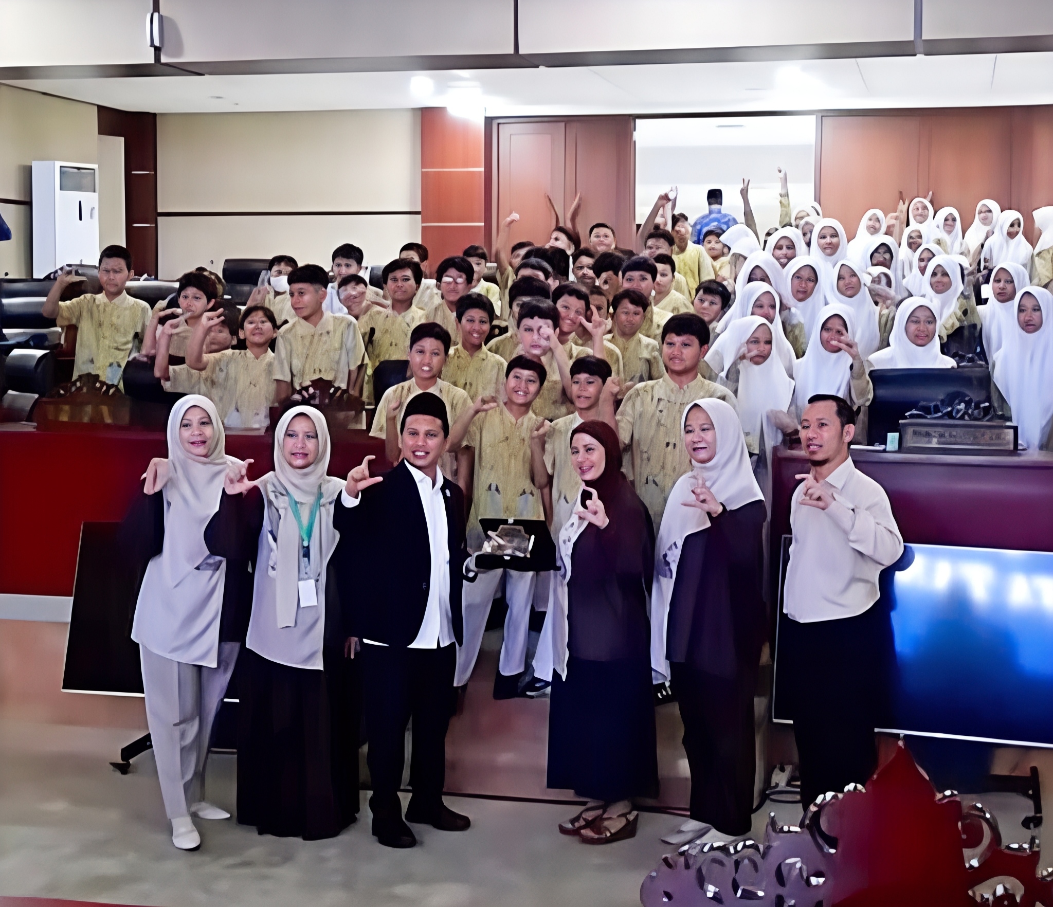 SD Islam Amalina, DPRD Kota Tangsel
