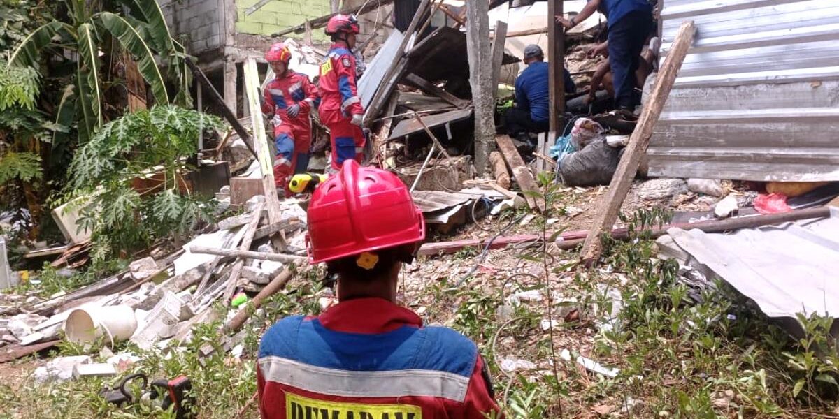 Bangunan Ambruk di Ciracas
